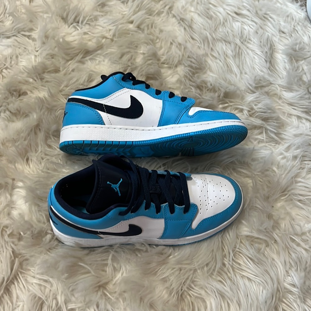 Slightly worn UNC blue Jordan lows